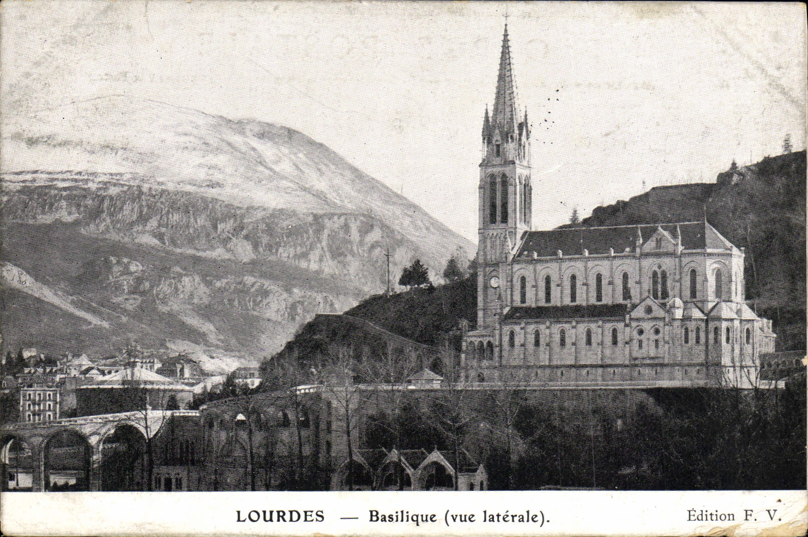 Lado visto basílica pesada de la POSTAL de la VENDIMIA