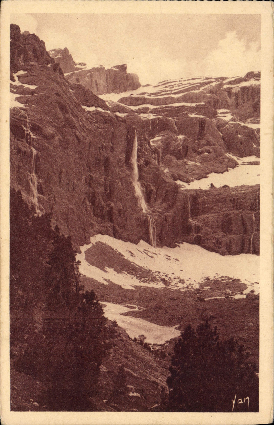 CPA Gavarnie Le Fond Du Cirque Et La Grande Cascade