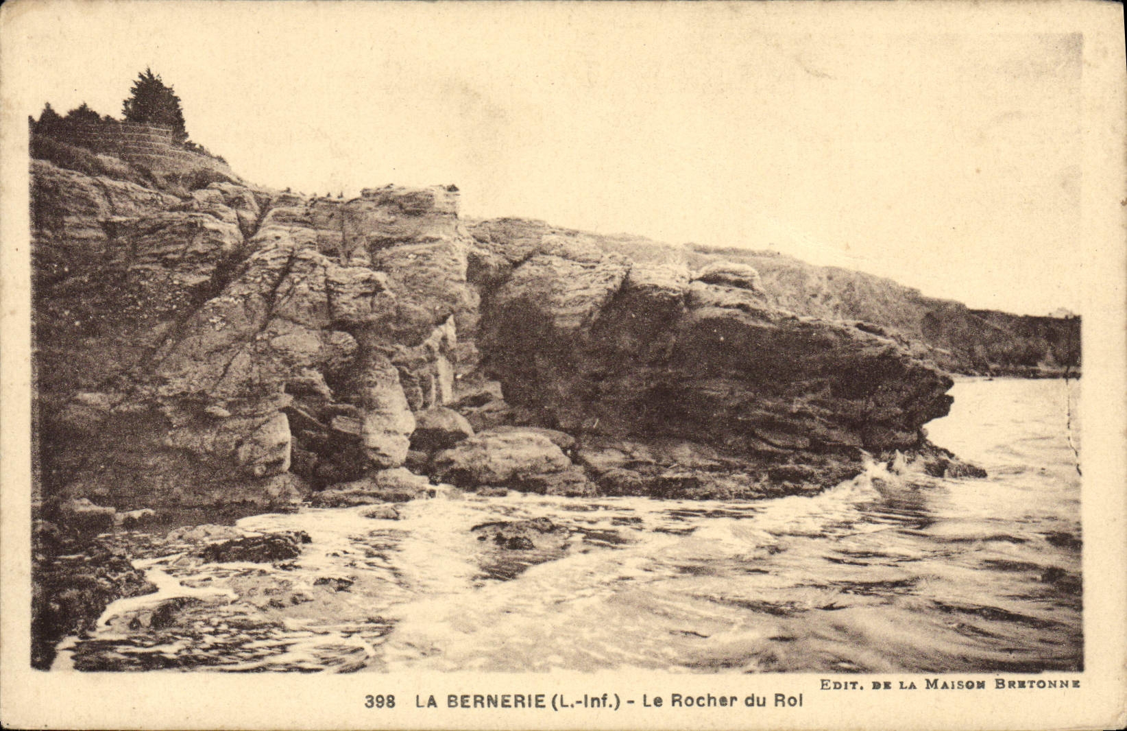 VINTAGE POSTCARD Bernerie the Rock Of the King