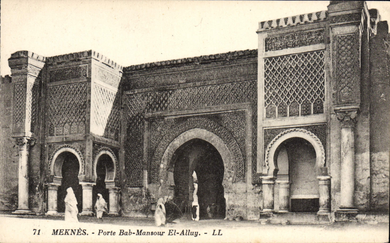 VINTAGE POSTCARD Meknes Carries Bab Mansour El Alluy