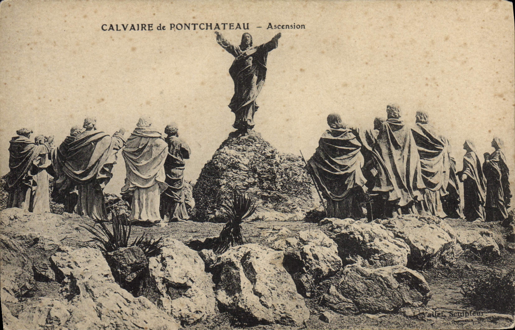 VINTAGE POSTCARD Martyrdom De Pontchateau Climbing