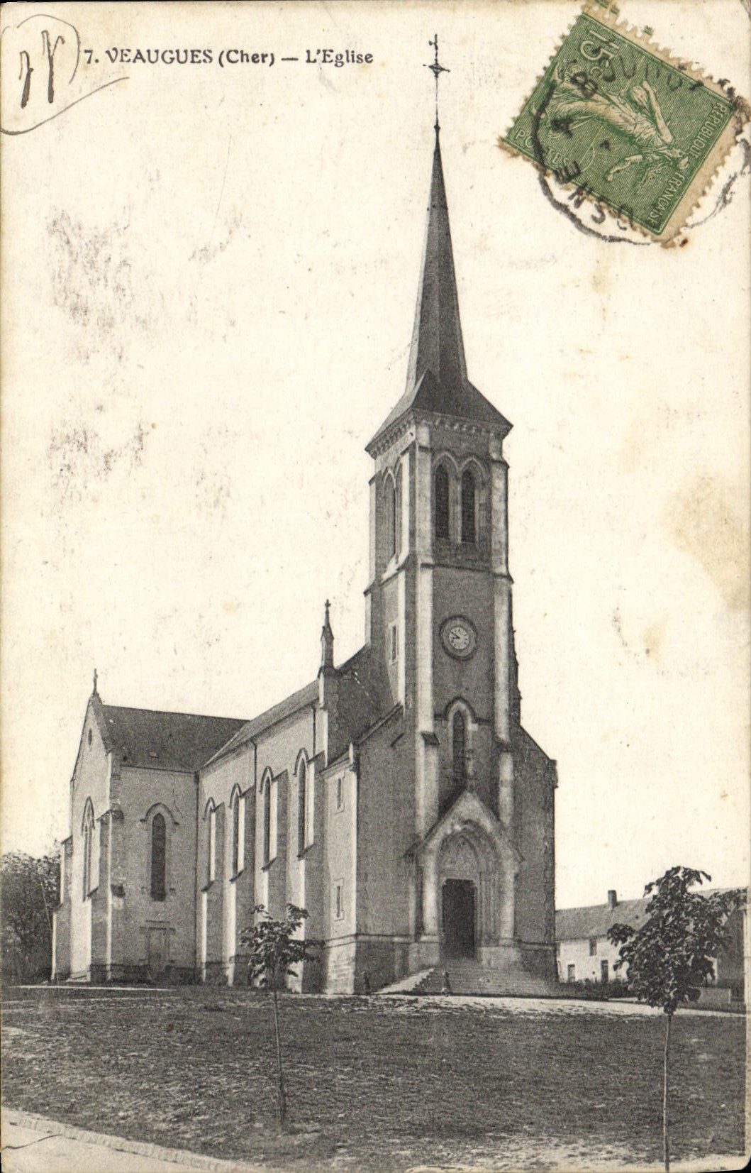 VINTAGE POSTCARD Veaugues the Church