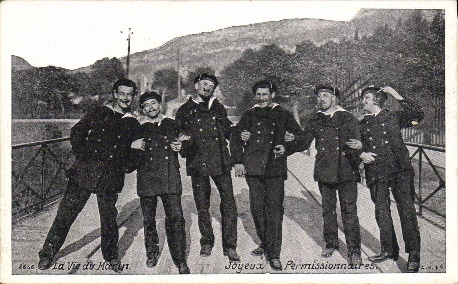 VINTAGE POSTCARD Boat life of the Merry sailor persons on leave