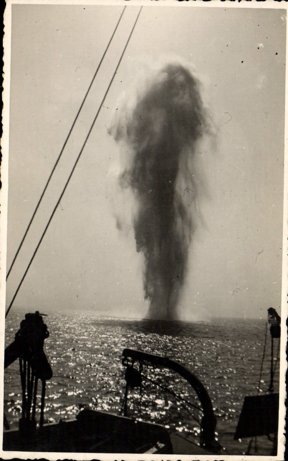 MODERN CARD Bateau Torpedoes