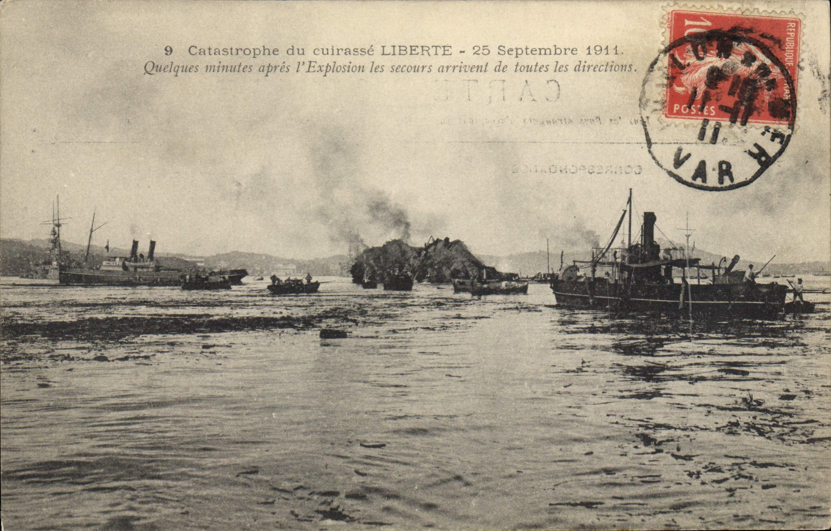 CPA Bateau Catastrophe du Liberte Quelques minutes apres l'explosion 