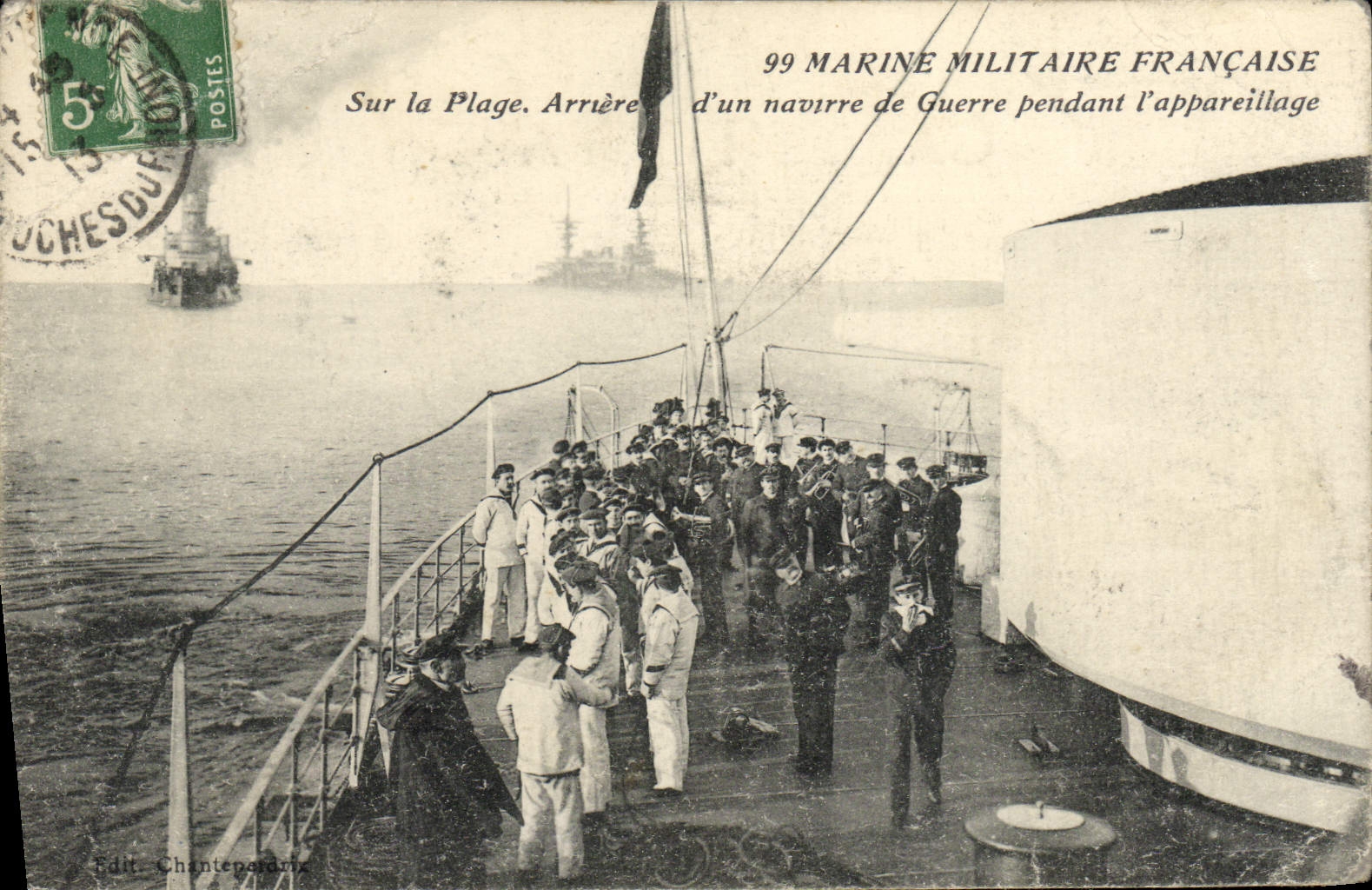VINTAGE POSTCARD Bateau Navy On the beach Postpones of a warship during equipment
