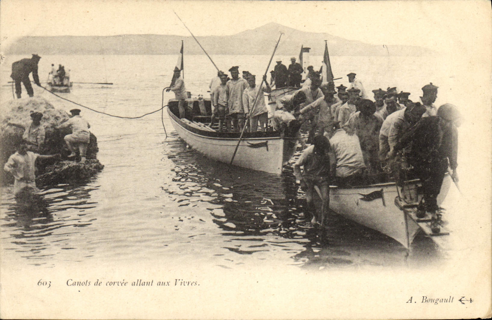 CPA Bateau Canots de corvee allant aux Vivres 