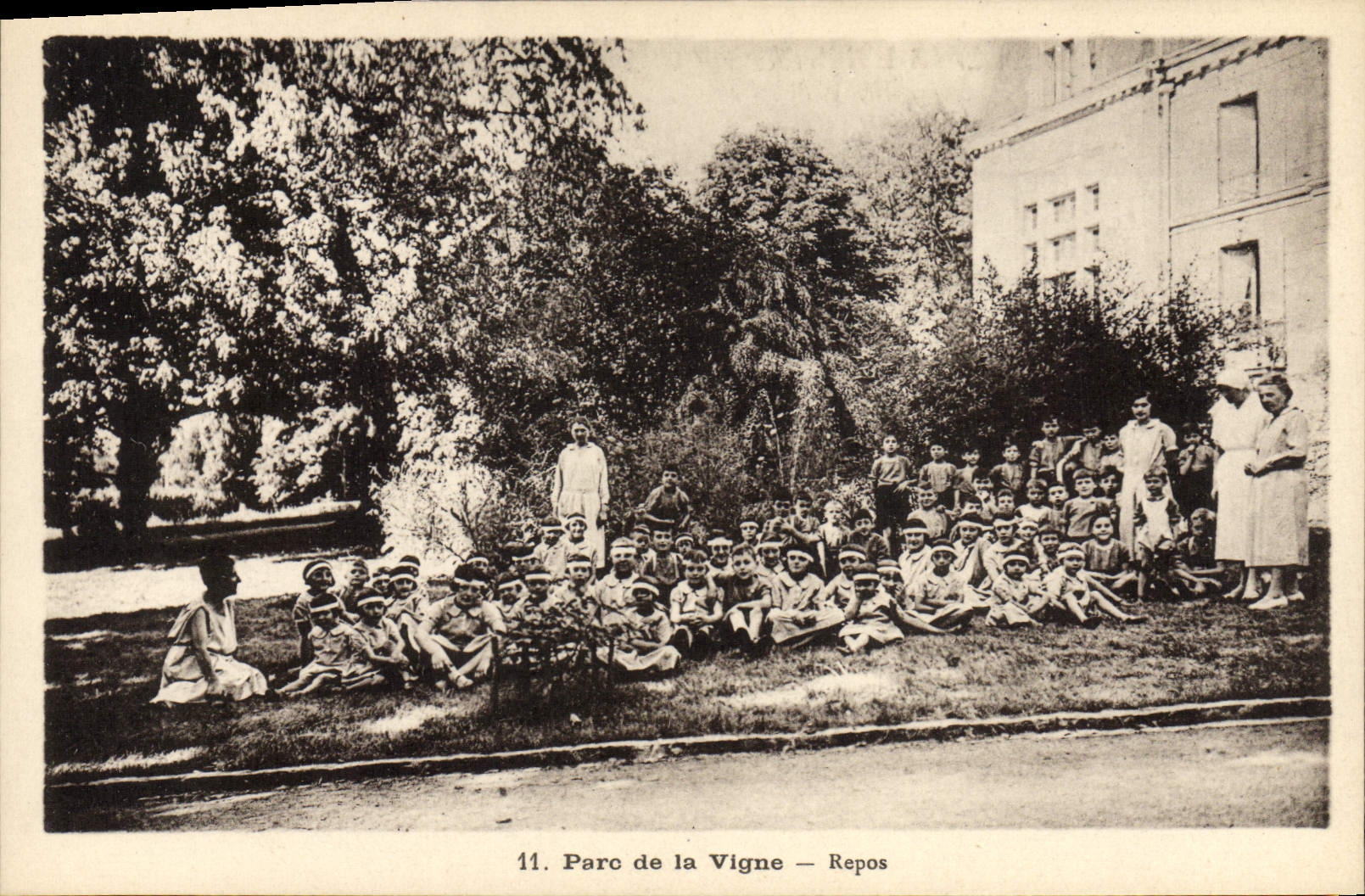 CPA Maison des enfants des cheminots du Nord Parc de la Vigne Crouy sur Ourcq Train Repos