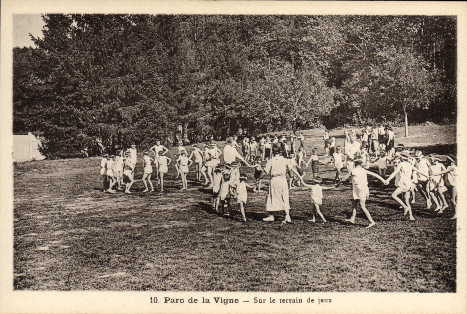 CPA Maison des enfants des cheminots du Nord Parc de la Vigne Crouy sur Ourcq Train Sur le terrain de jeux 