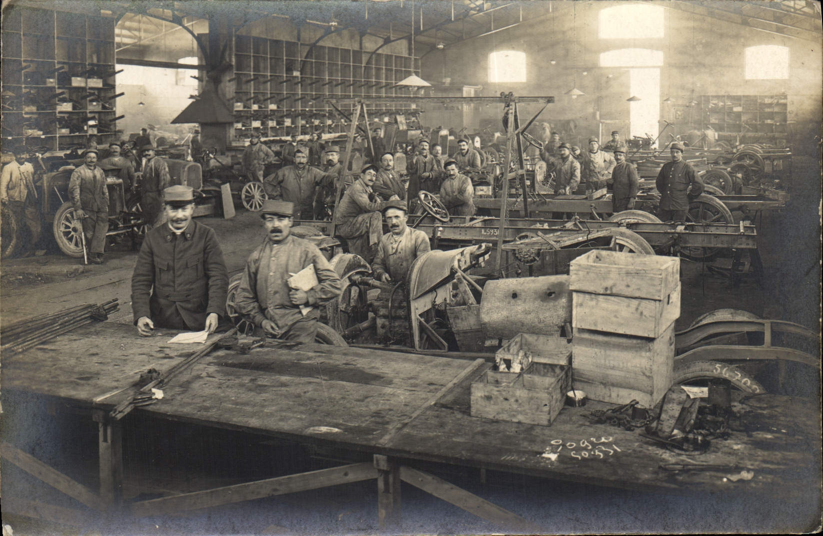 CARTE PHOTO Usine Automobile