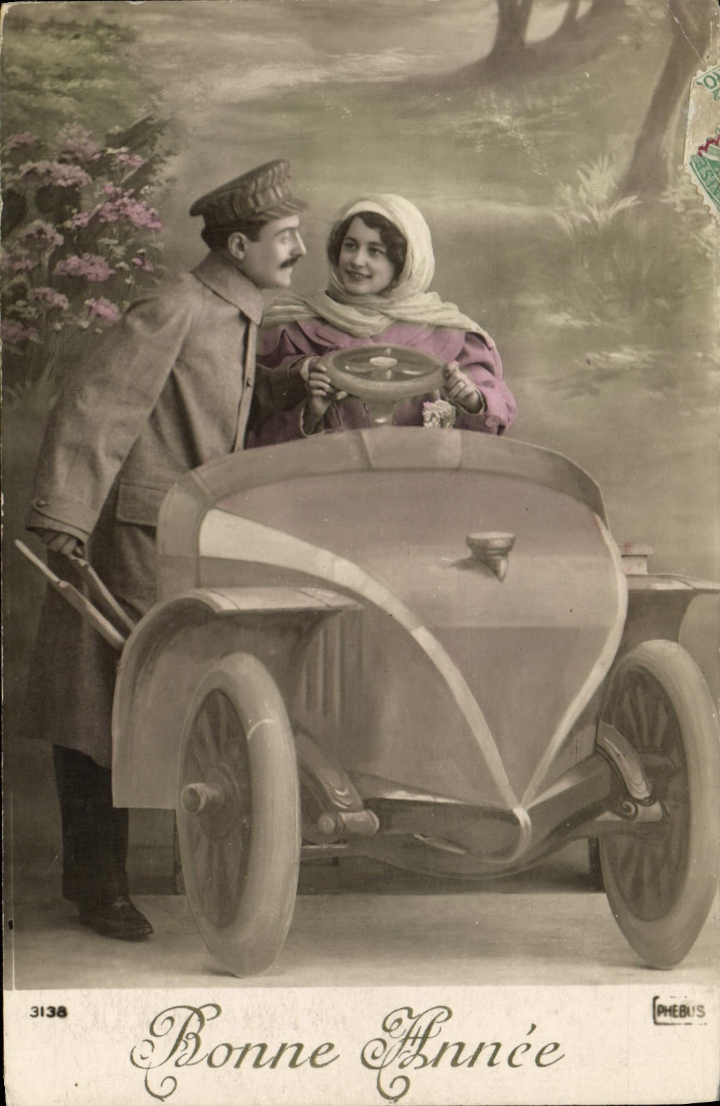 CPA Automobile Femme Soldat Militaria