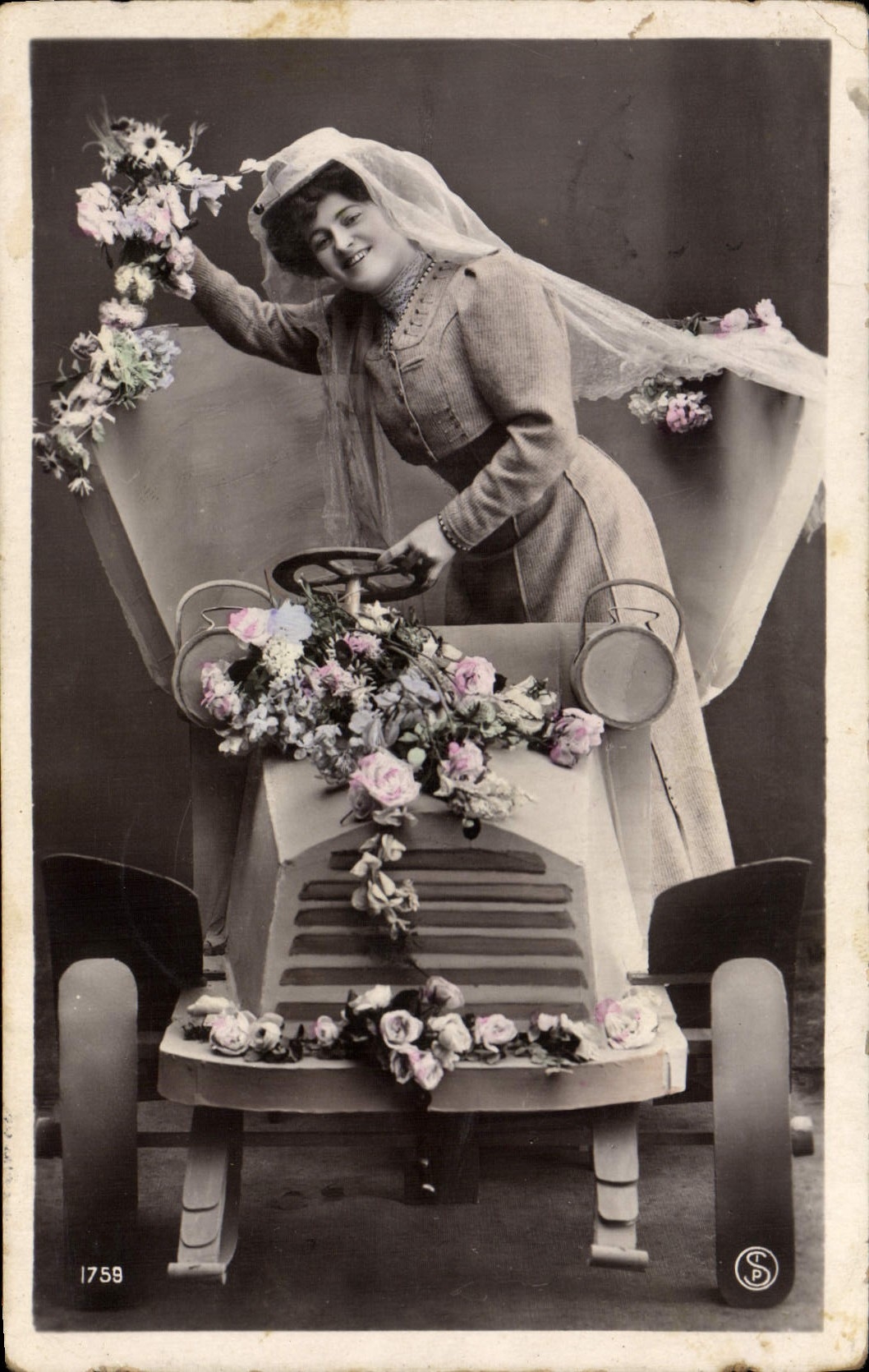 CPA Automobile Femme