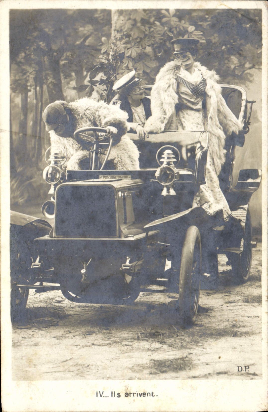 VINTAGE POSTCARD Automobile They arrive