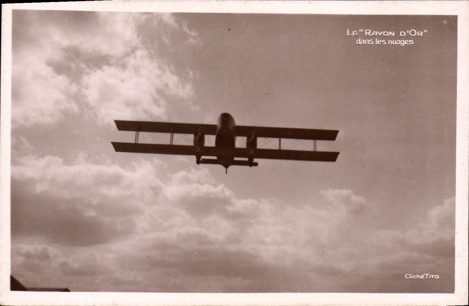 CPA Avion Aviation le rayon d'or dans les nuages Avion Liore et olivier 2 moteurs Renault Ligne Paris Londres