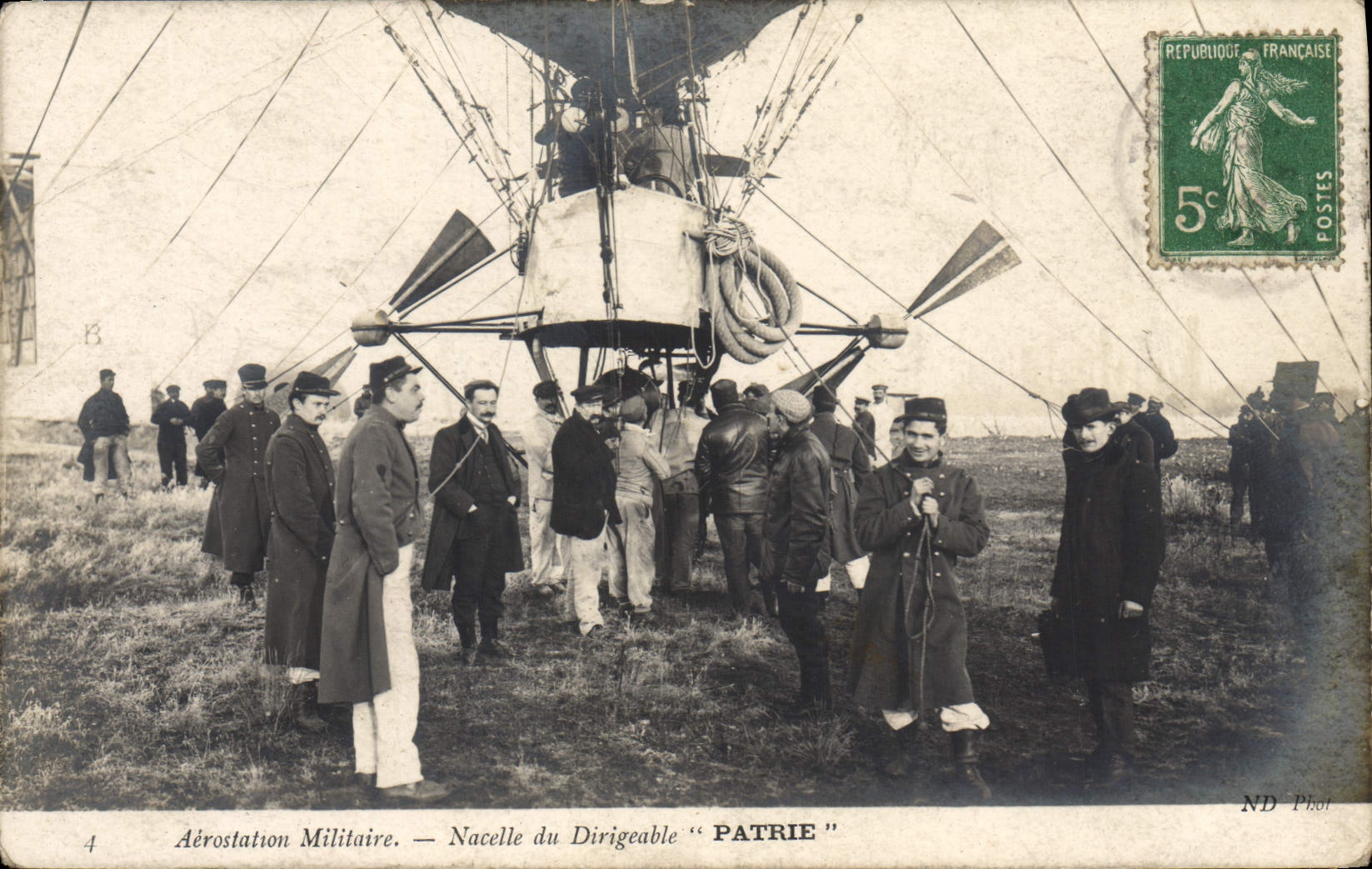 CPA Avion Aviation Dirigeable Zeppelin Aerostation Militaire Nacelle du dirigeable Patrie