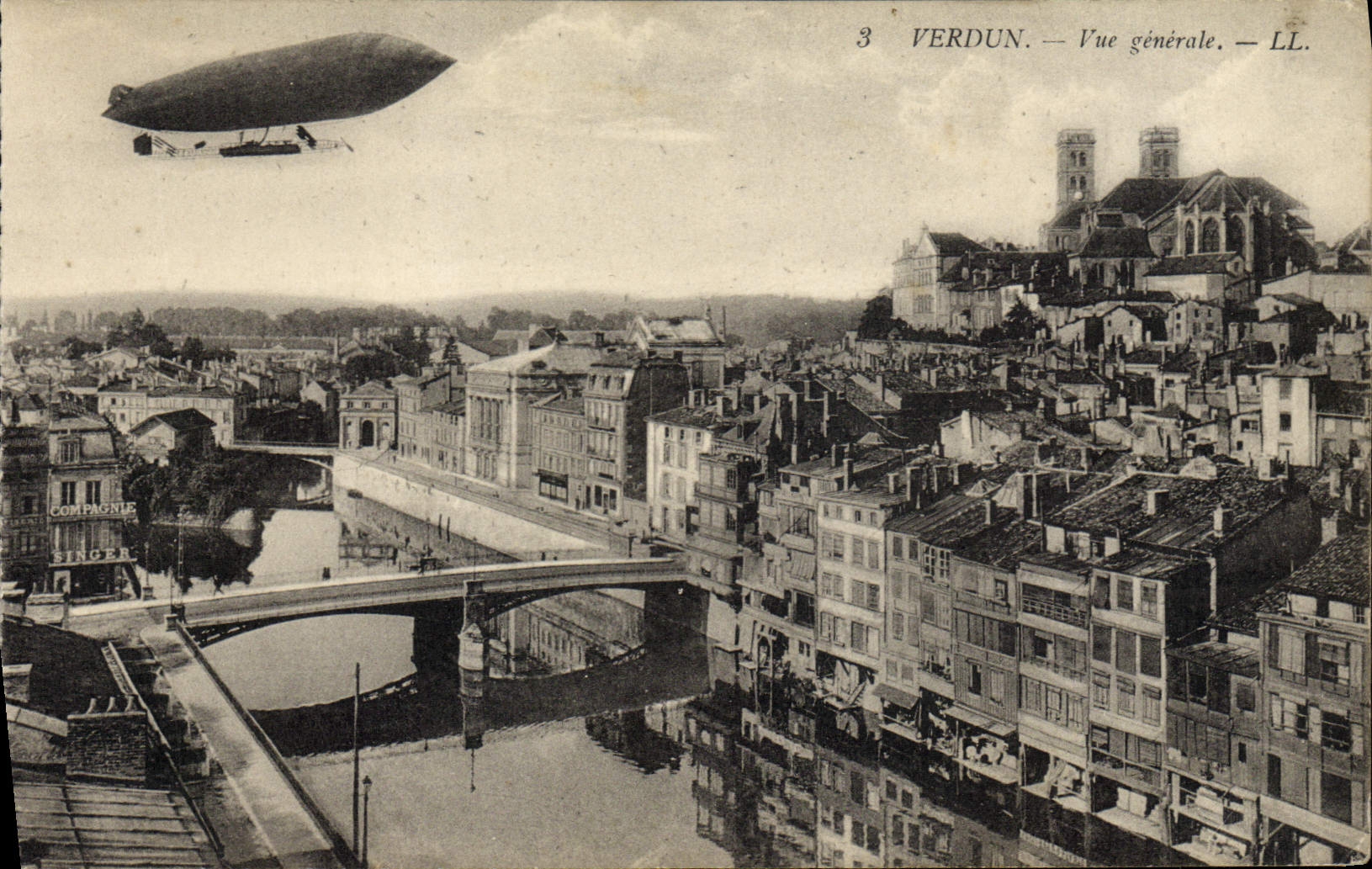 CPA Avion Aviation Dirigeable Zeppelin Verdun Vue generale