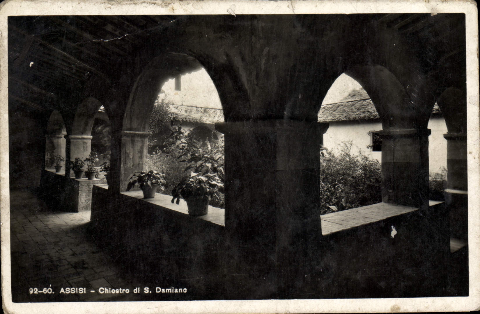 VINTAGE POSTCARD Assisi Chiostro di S Damiano