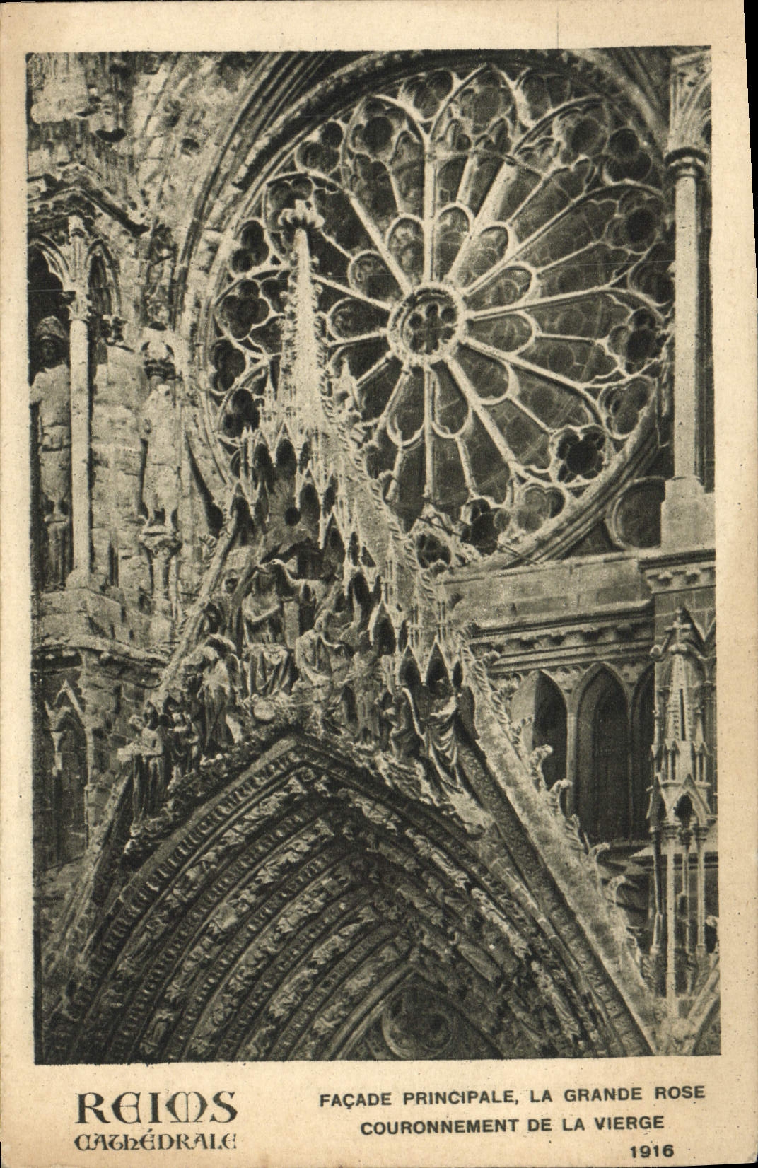 Ataque frontal principal de la catedral de Reims de la POSTAL de la VENDIMIA la coronación rosada grande de la Virgen