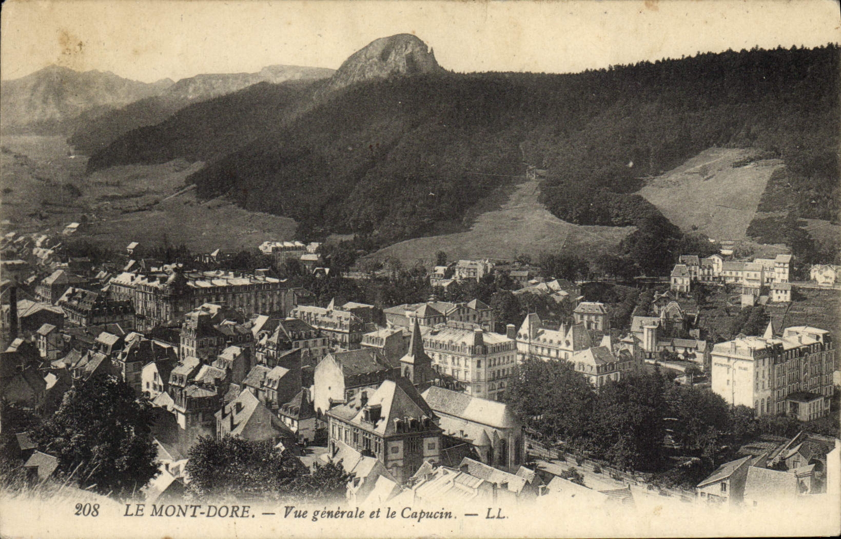 CPA Le Mont Dore Vue Generale et le Capucin