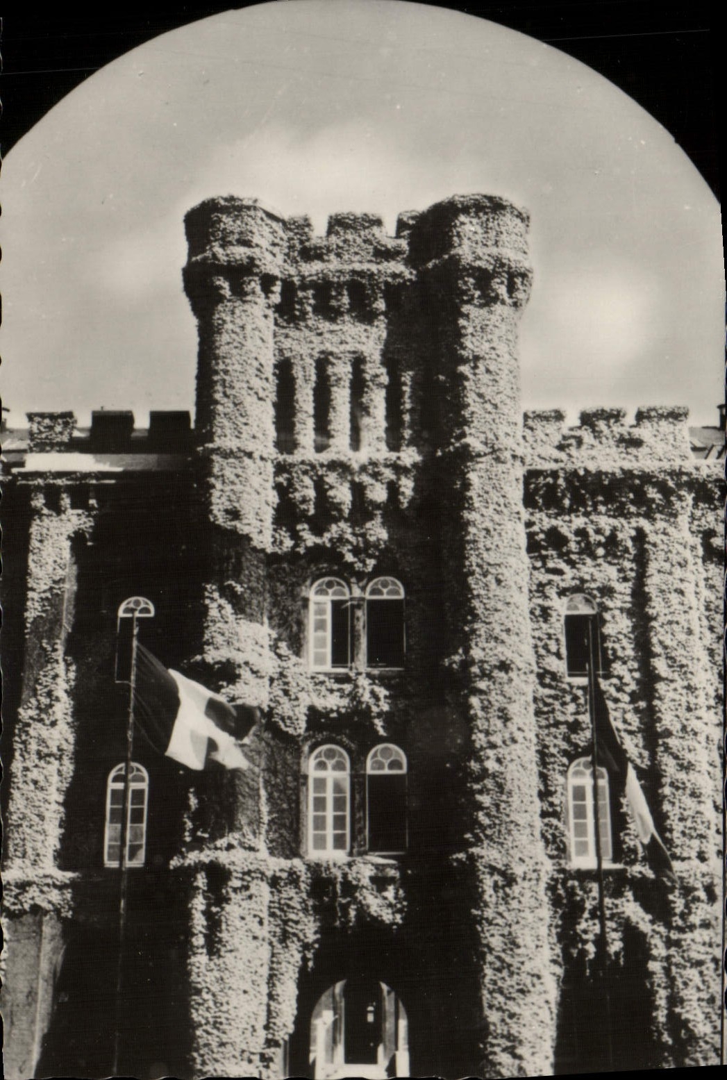 MODERN CARD Brussels Small Castle