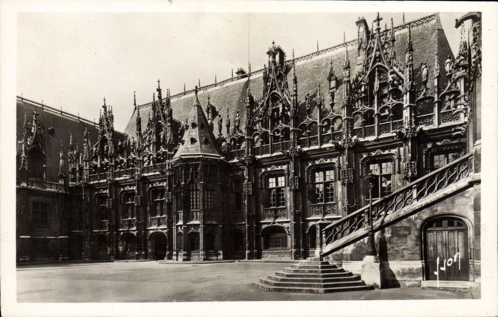 MODERN CARD Rouen Law courts