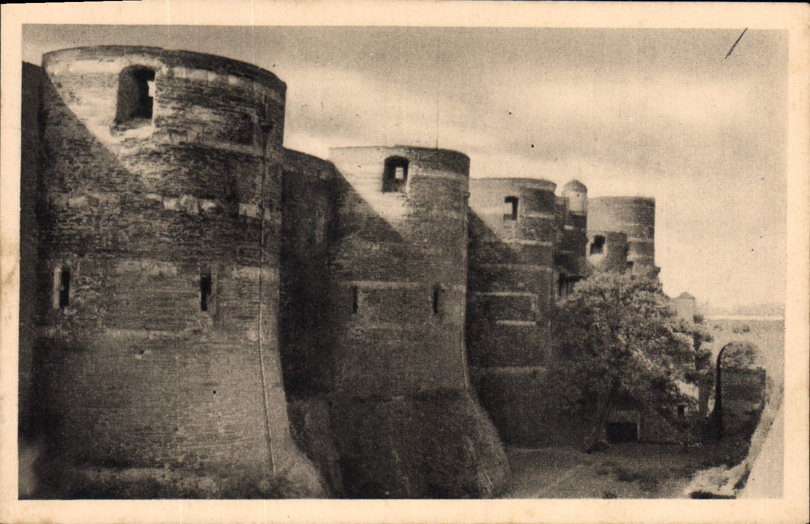 CPA Le Chateau D'Angers