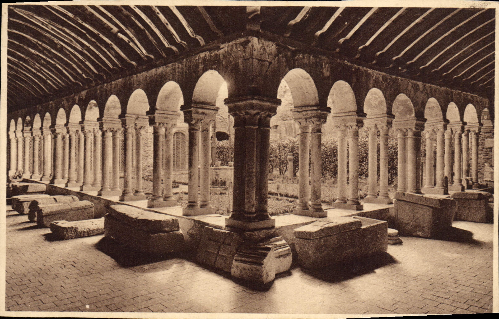 La POSTAL de la VENDIMIA encoleriza las arcadas santas de Jean del museo de los claustros