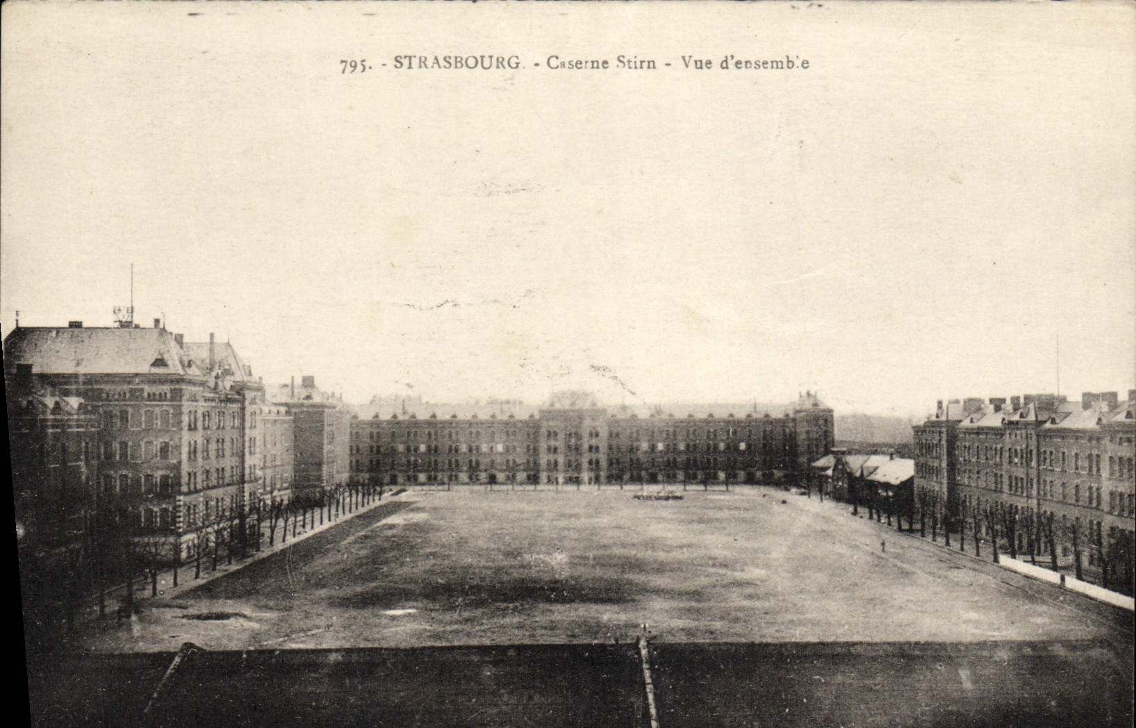 La POSTAL Estrasburgo de la VENDIMIA acuartela el cuadro total Militaria de Stirn