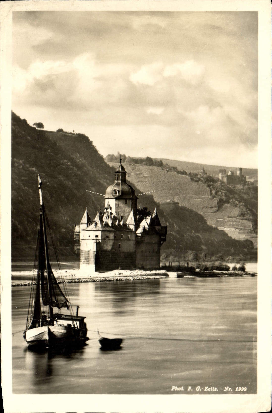 MODERN CARD Valley Of the Rhine Boat Pratz close to Caub