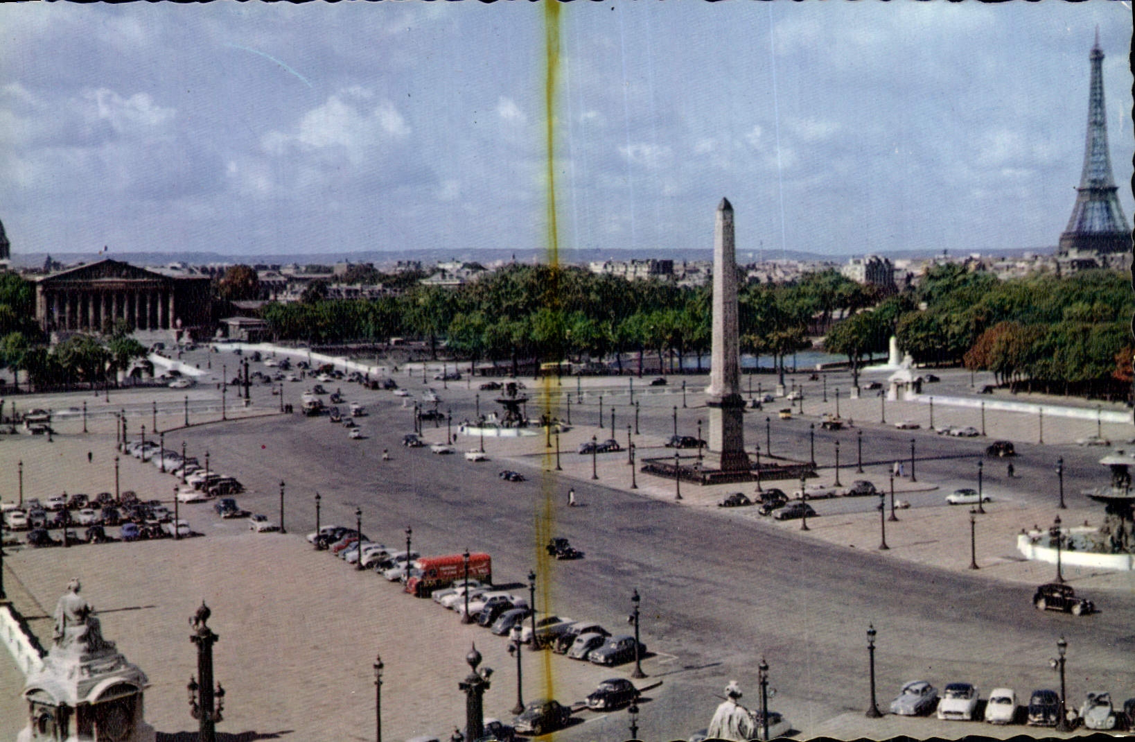 CPM Paris La Place de la Concorde Tour Eiffel