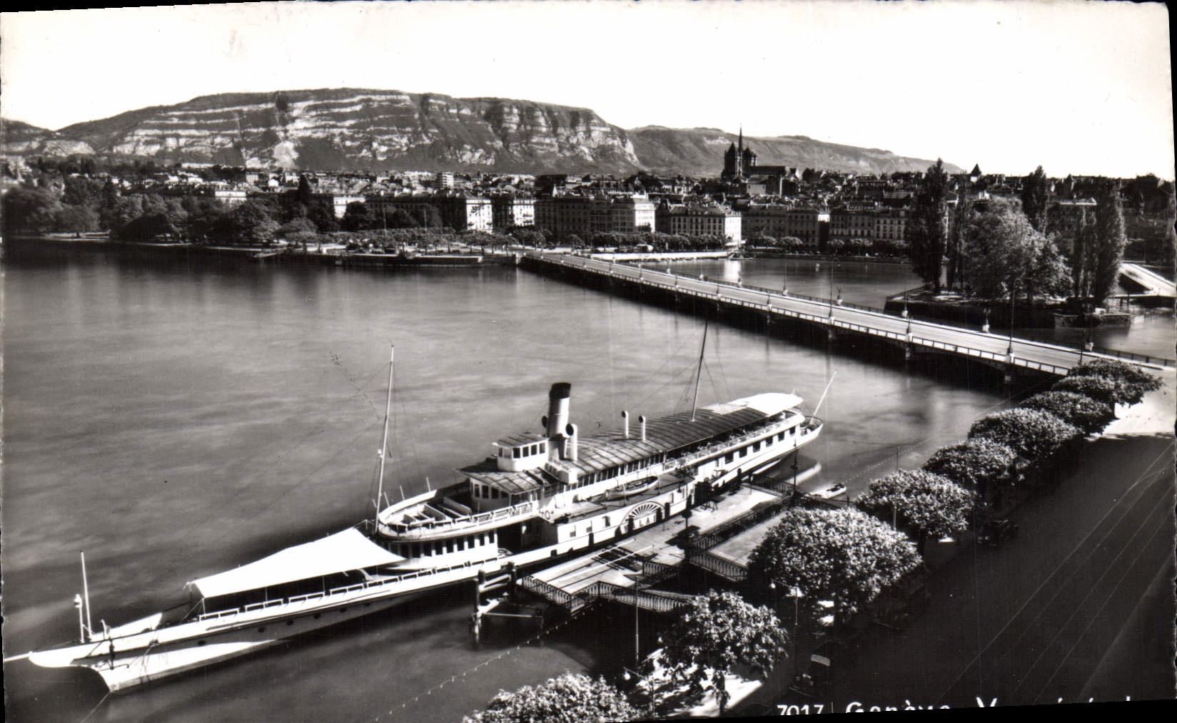 CPM Geneve Vue generale Bateau 
