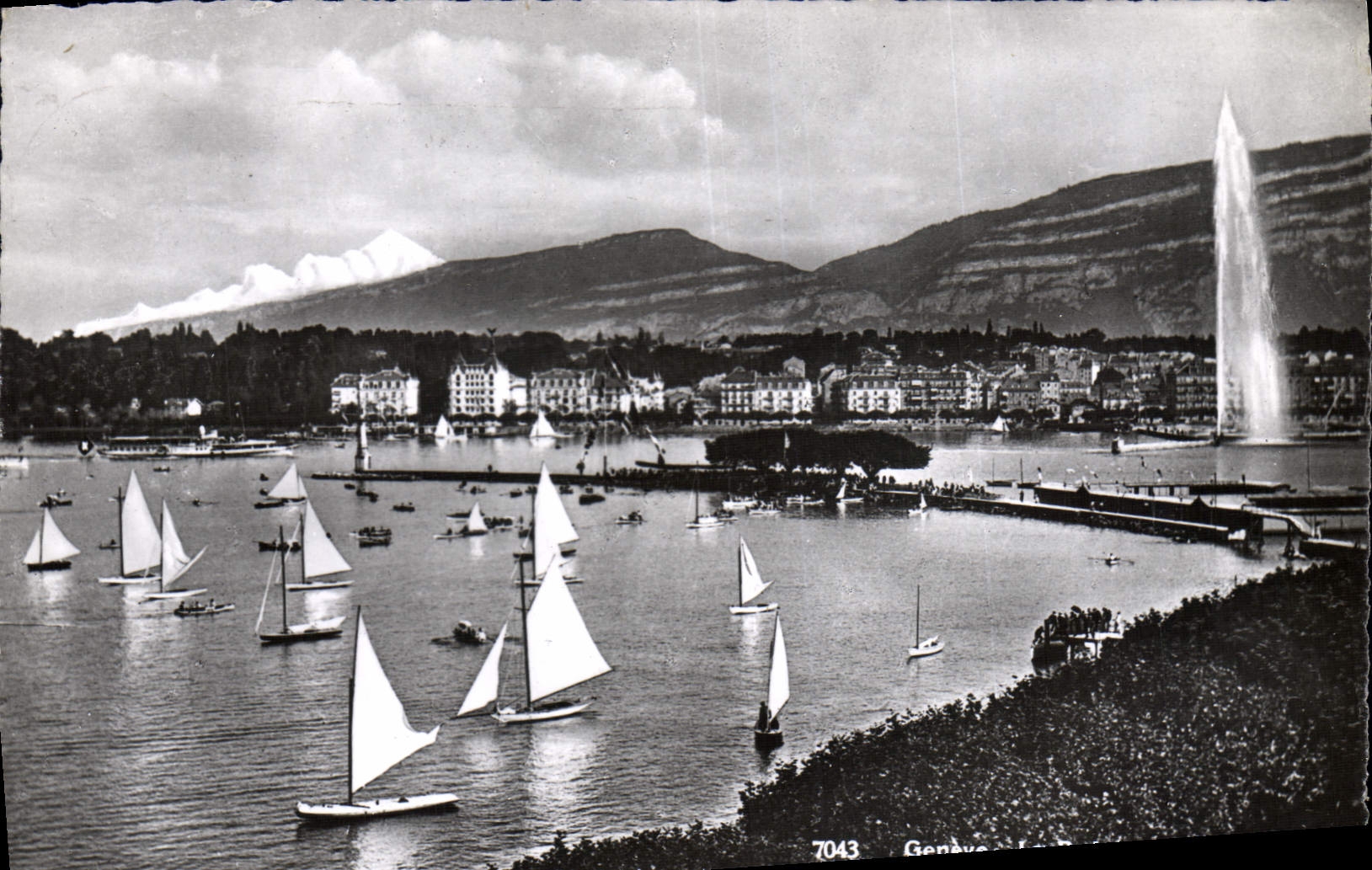 CPM Geneve La rade et le Mont Blanc