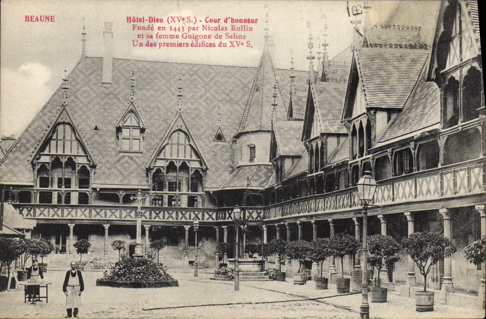 VINTAGE POSTCARD Beaune Hotel God Main courtyard