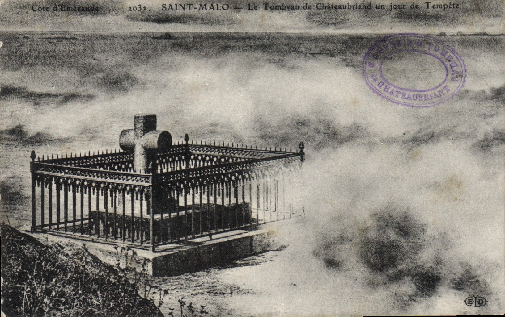 CPA Saint Malo Le Tombeau de Chateaubriand un jour de Tempete