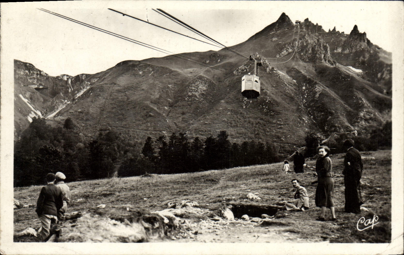 CPM Le Mont Dore Sancy Les Aiguilles du Diable Teleferique