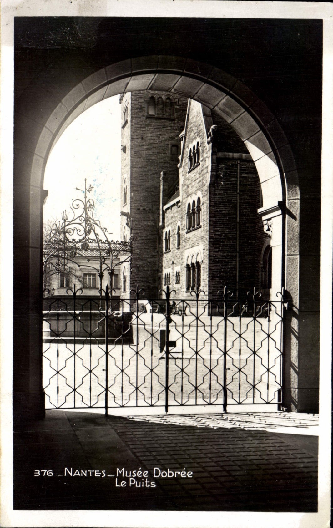 VINTAGE POSTCARD Nantes Dobree Museum the Well