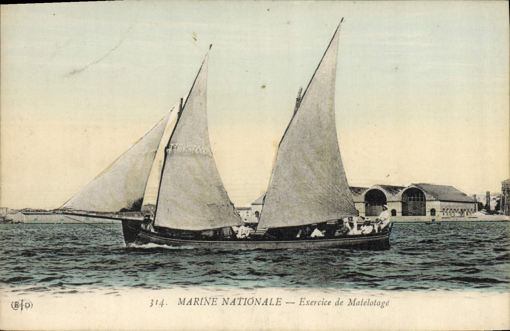 CPA Bateau de guerre Exercice de matelotage