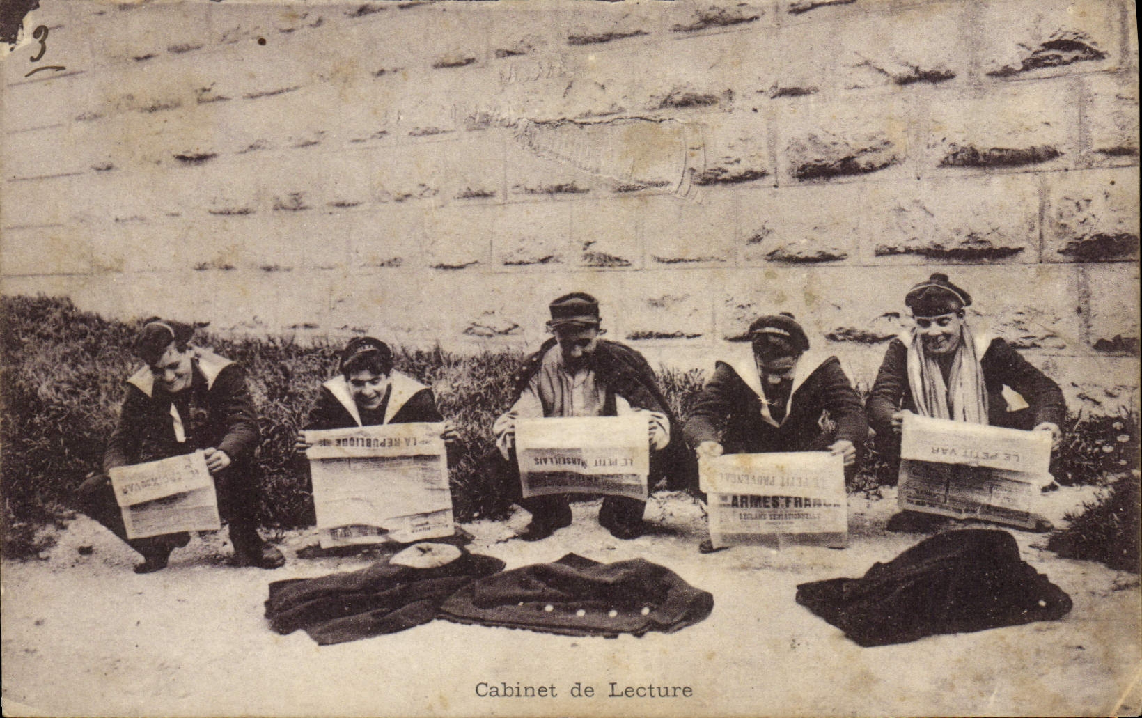 CPA Bateau de guerre Marins Cabinet de lecture 