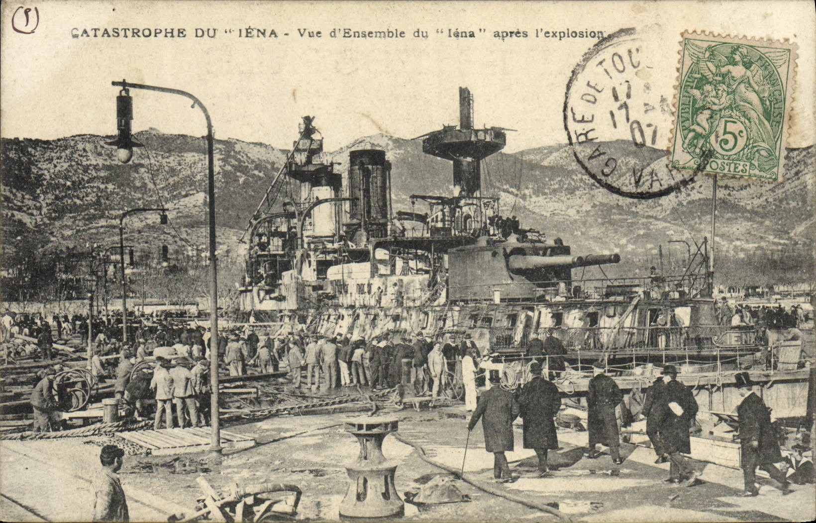 CPA Bateau de guerre Catastrophe du Iena Vue d'ensemble apres l'explosion