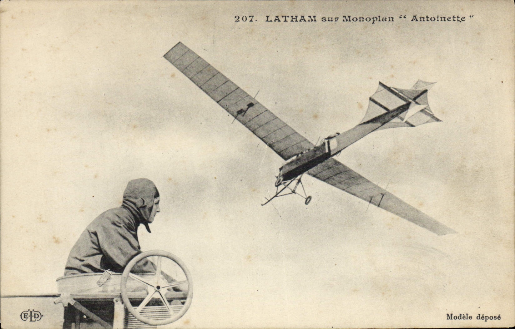 CPA Avion Aviation Latham sur monoplan Antoinette
