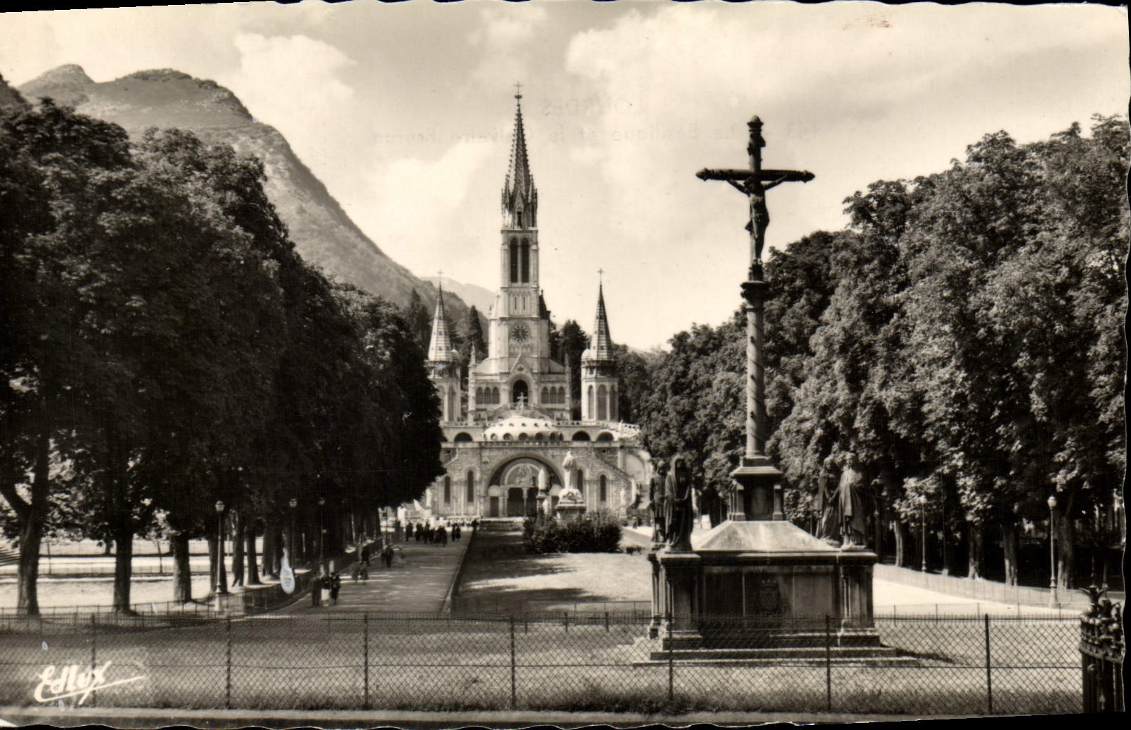 POSTAL MODERNA pesado la basílica y el martirio bretón