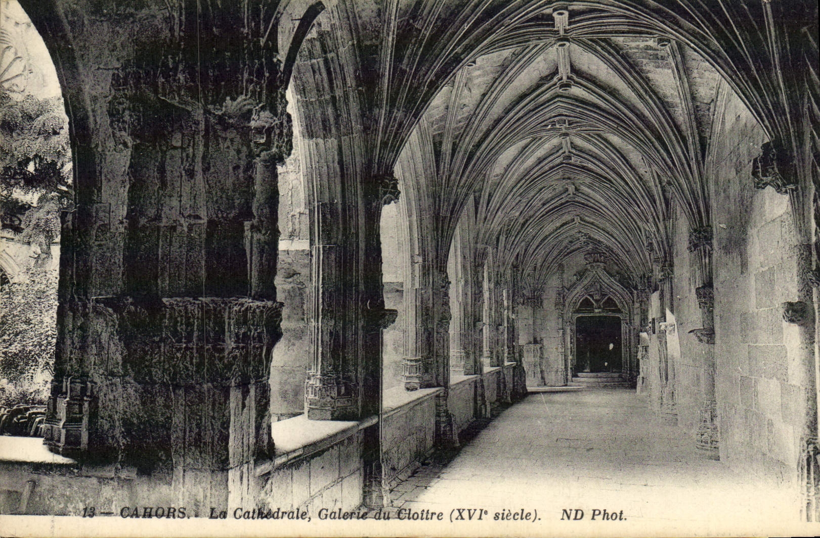 VINTAGE POSTCARD Cahors the Cathedral Gallery Of the Cloister