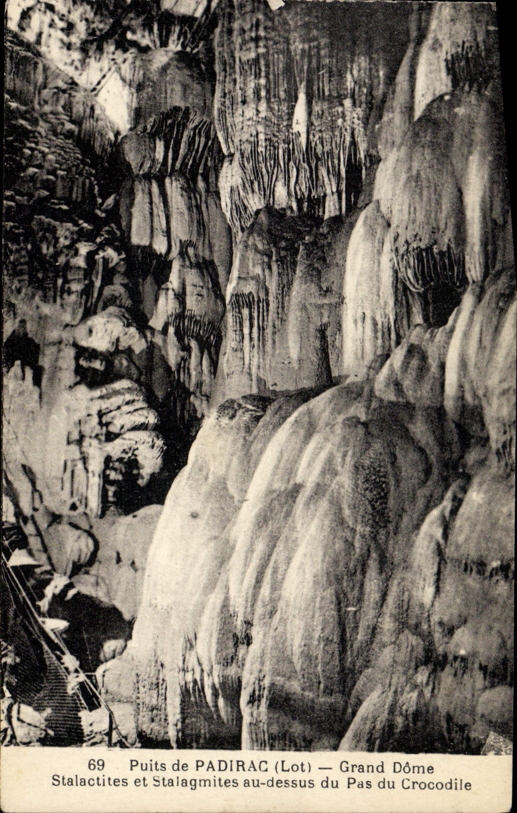 CPA Puits De Padirac Grand Dome Stalactites et stalagmites au dessus du pas du crocodile