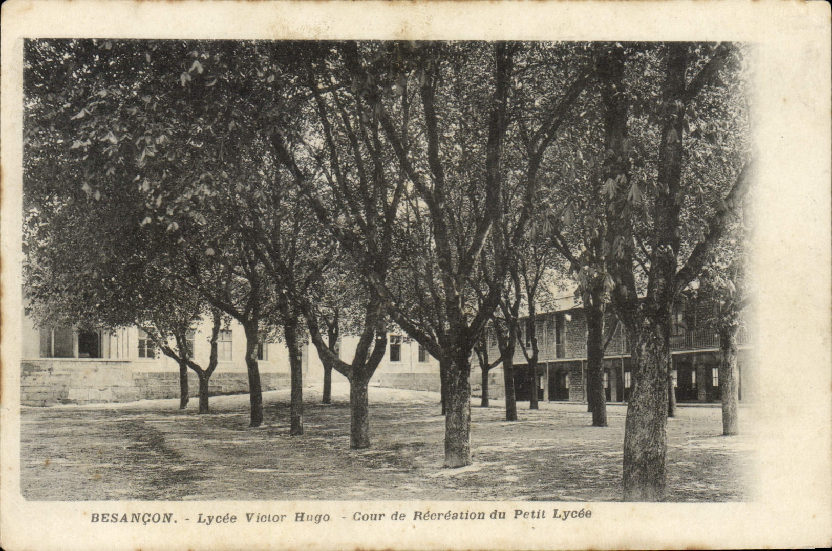 Universidad de Victor Hugo Court De Reereation Of Petil de la universidad de Besanzón de la POSTAL de la VENDIMIA