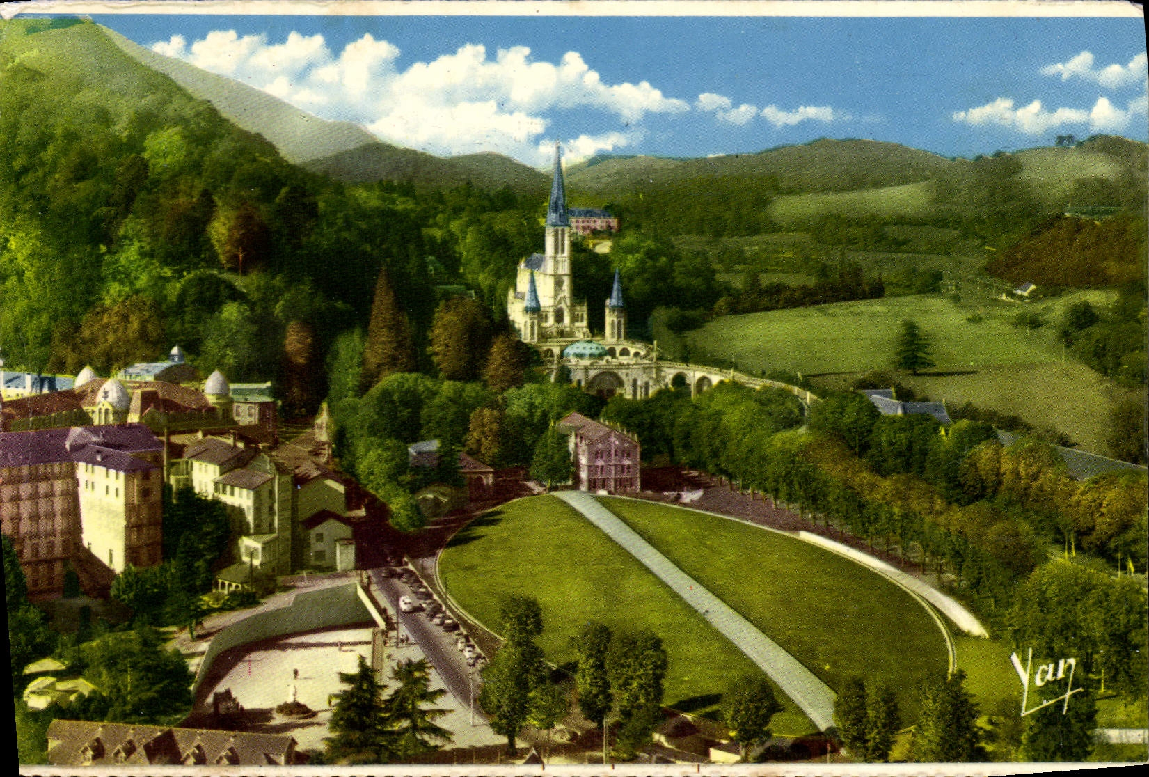 POSTAL MODERNA vista pesada hacia los santuarios tomados del castillo fuerte