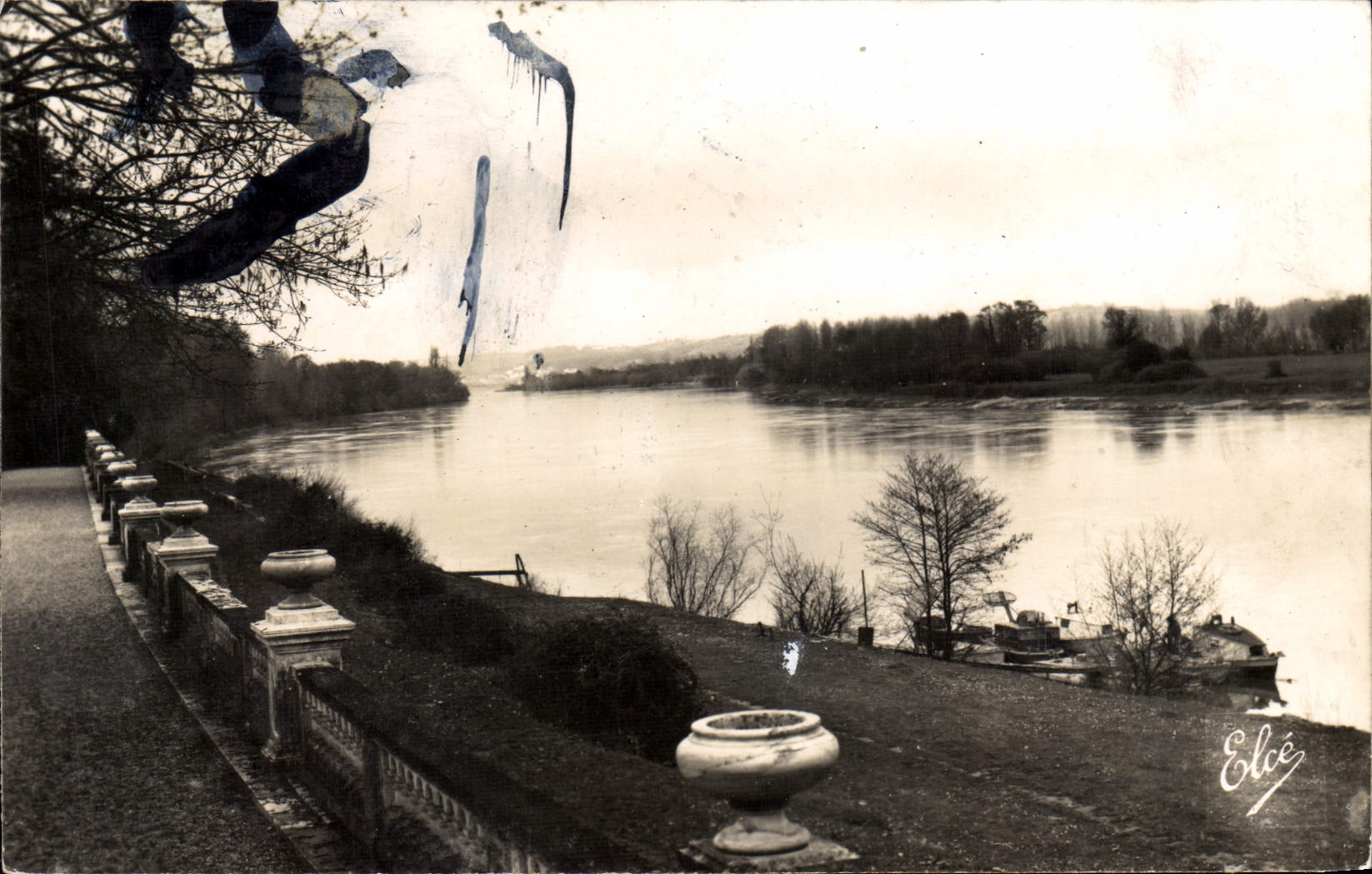 VINTAGE POSTCARD Podensac Thunders the Edges Of the Garonne Towards Bordeaux