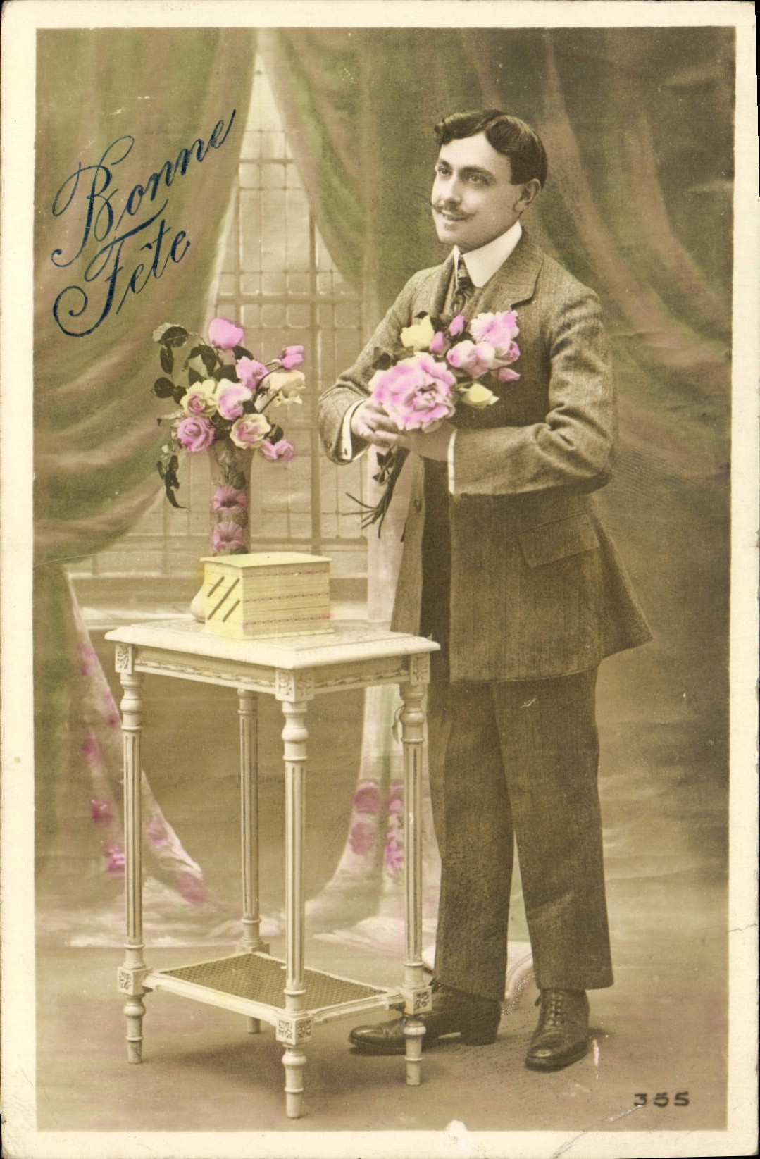 Hombre del festival de la POSTAL de la VENDIMIA buen