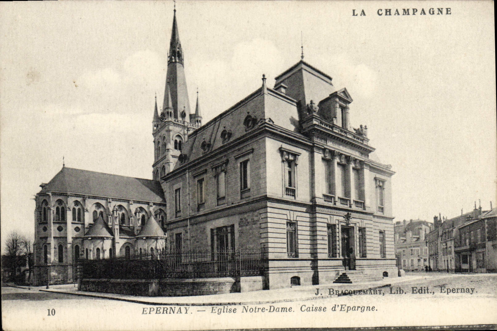 CPA Epernay Eglise Notre Dame Caisse d'Epargne