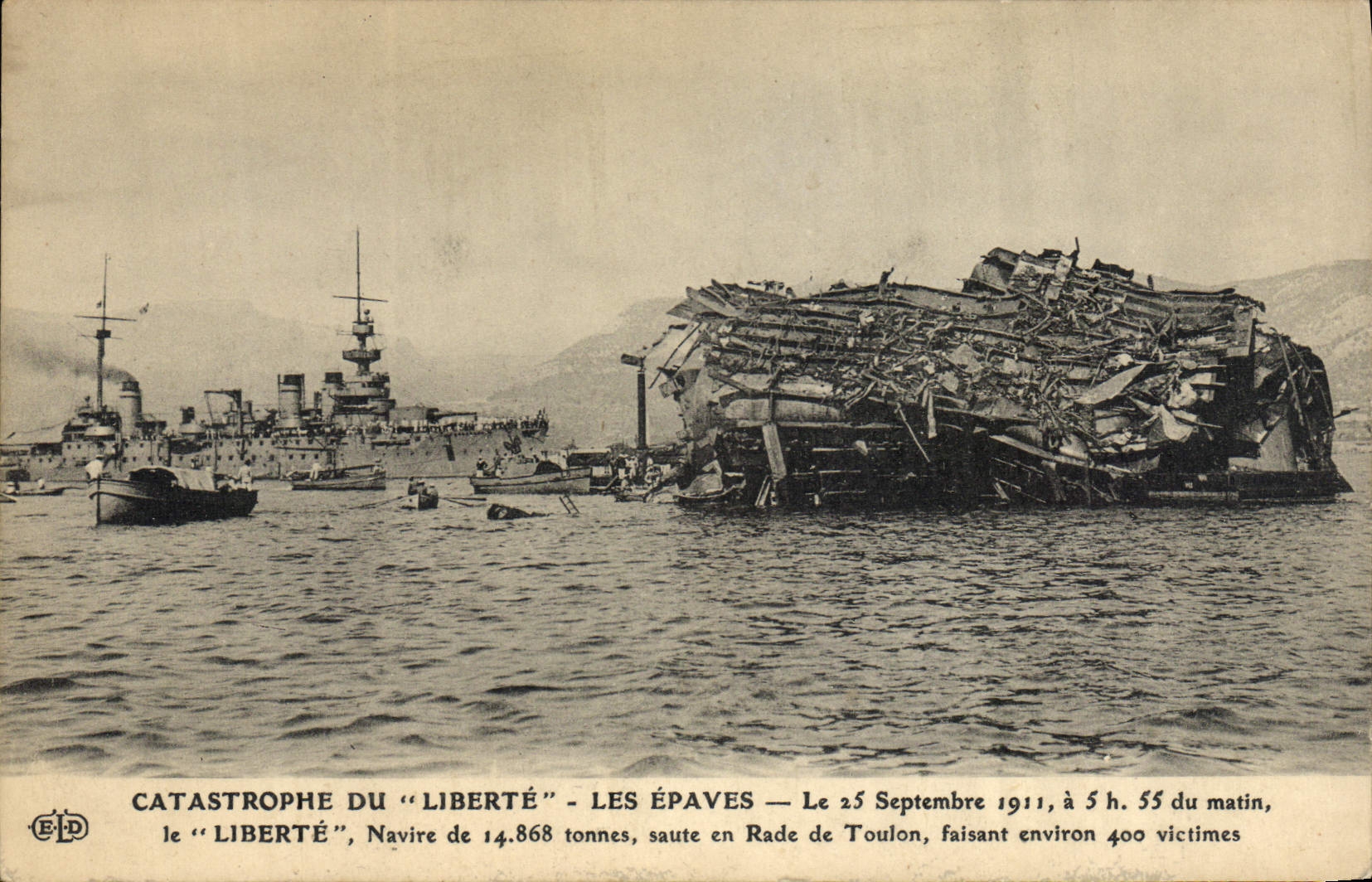 CPA Bateau de guerre Catastrophe du Liberte Les epaves