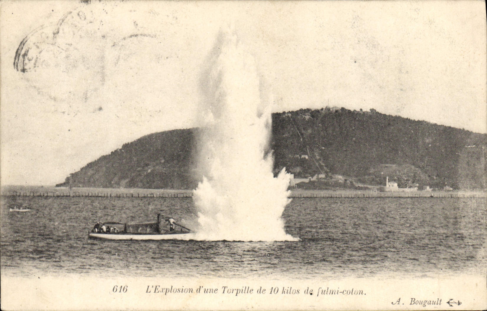 CPA Bateau de guerre Explosion d'une torpille de 10 kilos de fulmi coton